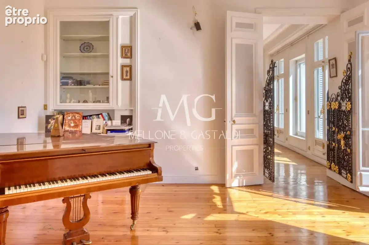 Cannes – Dernier étage bourgeois de 239 m² – Terrasse vue mer – Garage - photo 5