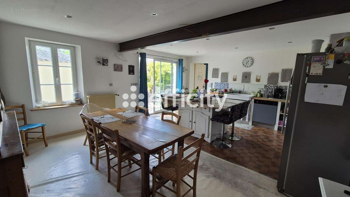 Maison à LONGUES-SUR-MER