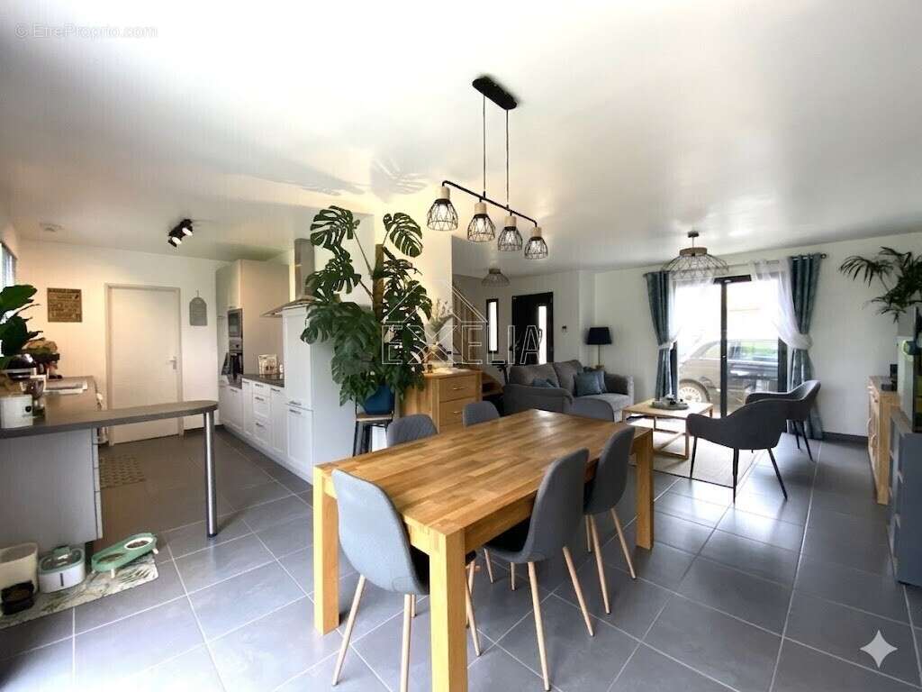 Maison à GOMMECOURT