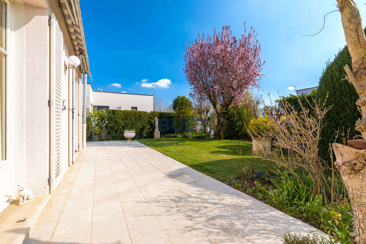 Maison à HAUTEVILLE-LES-DIJON