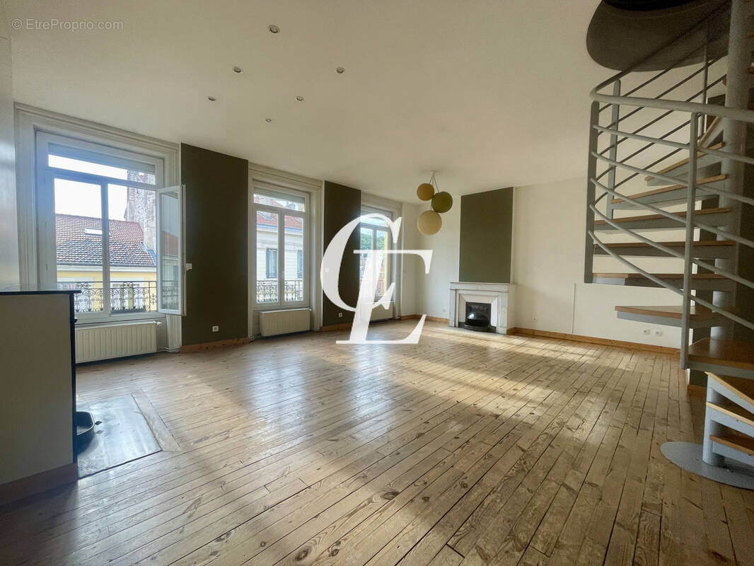 Appartement à SAINT-ETIENNE