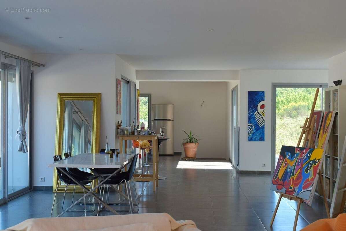 Photo 3