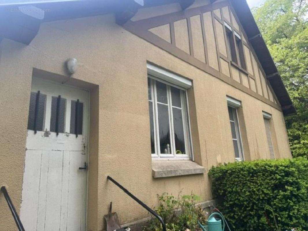 Maison à BOURG-ET-COMIN