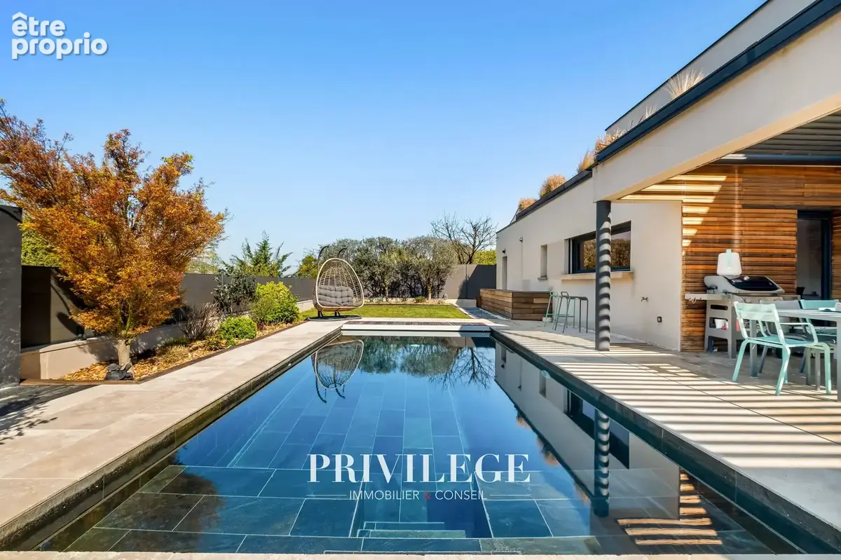 Maison d'architecte de 242 m2 avec vue et piscine - photo 2