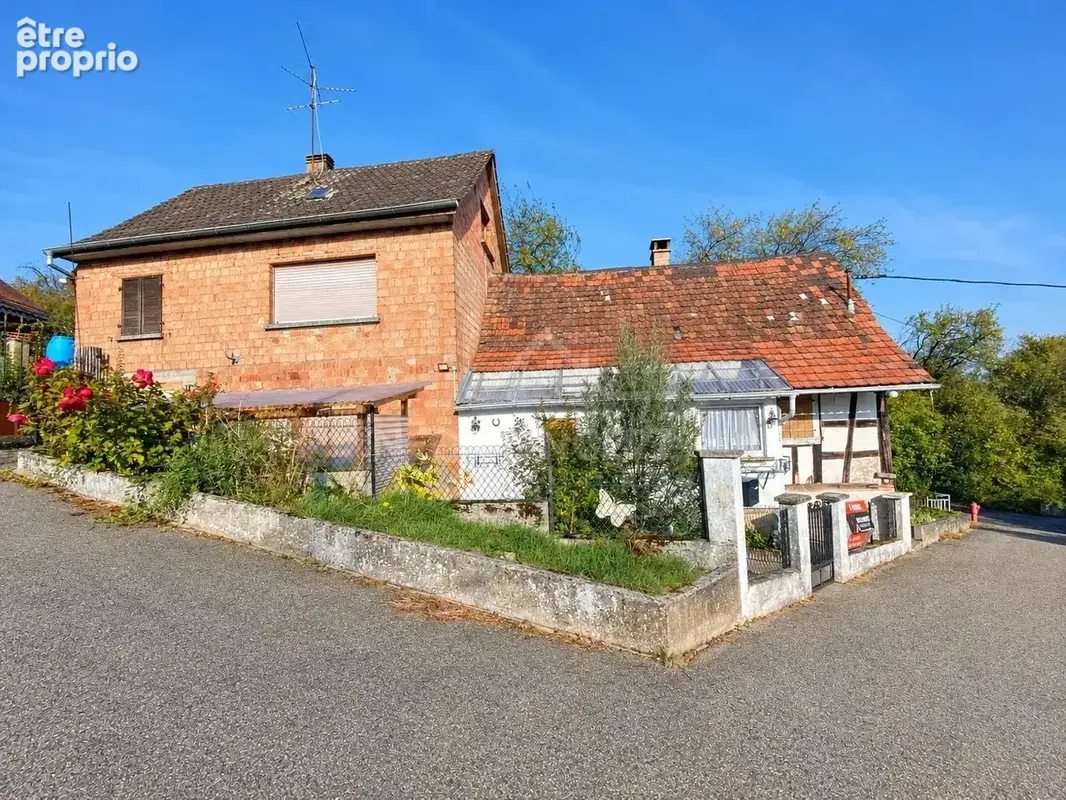 Maison 4 pièces à rénover + espace vert - photo 1