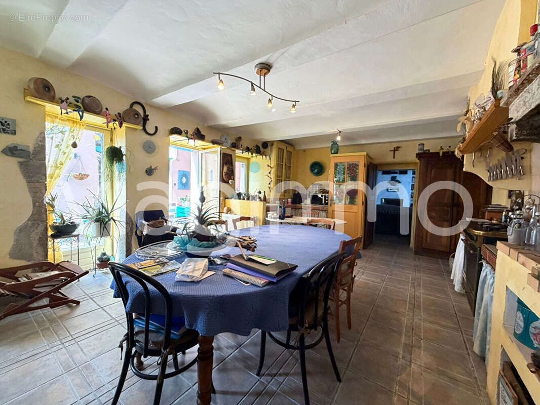 Maison à ALBA-LA-ROMAINE