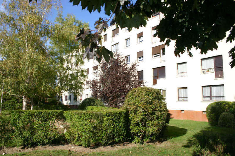 Appartement à HOUILLES