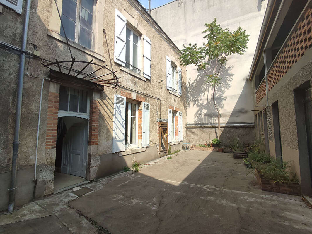 Appartement à FLEURY-LES-AUBRAIS