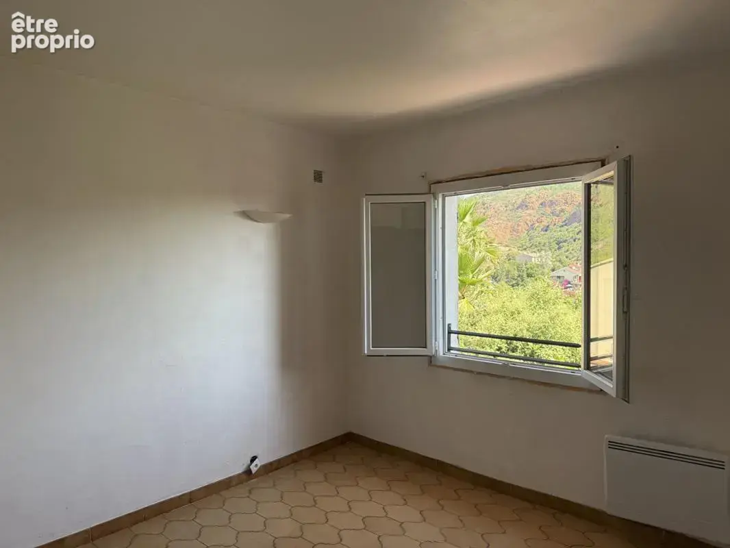 Appartement 81 m² à rénover - Vue dégagée sur l'Esterel et aperçu mer - À 200 mètres de la plage - Petite copropriété, piscine c - photo 6