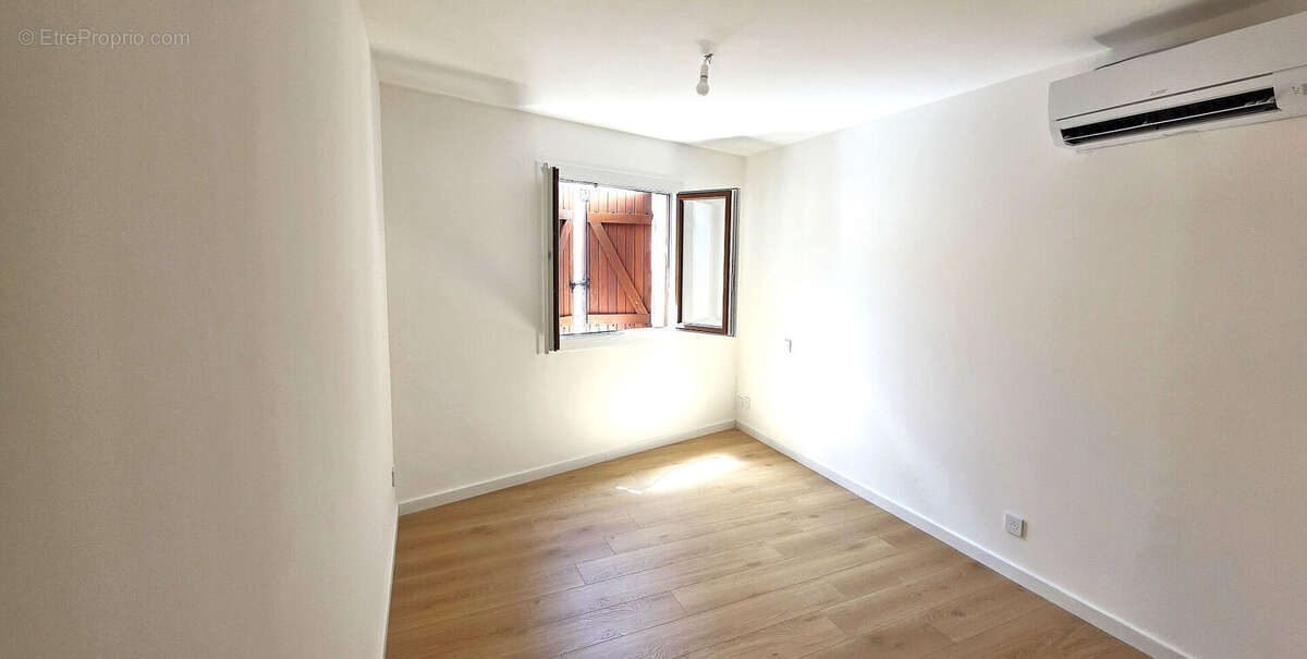 Appartement à MAUGUIO