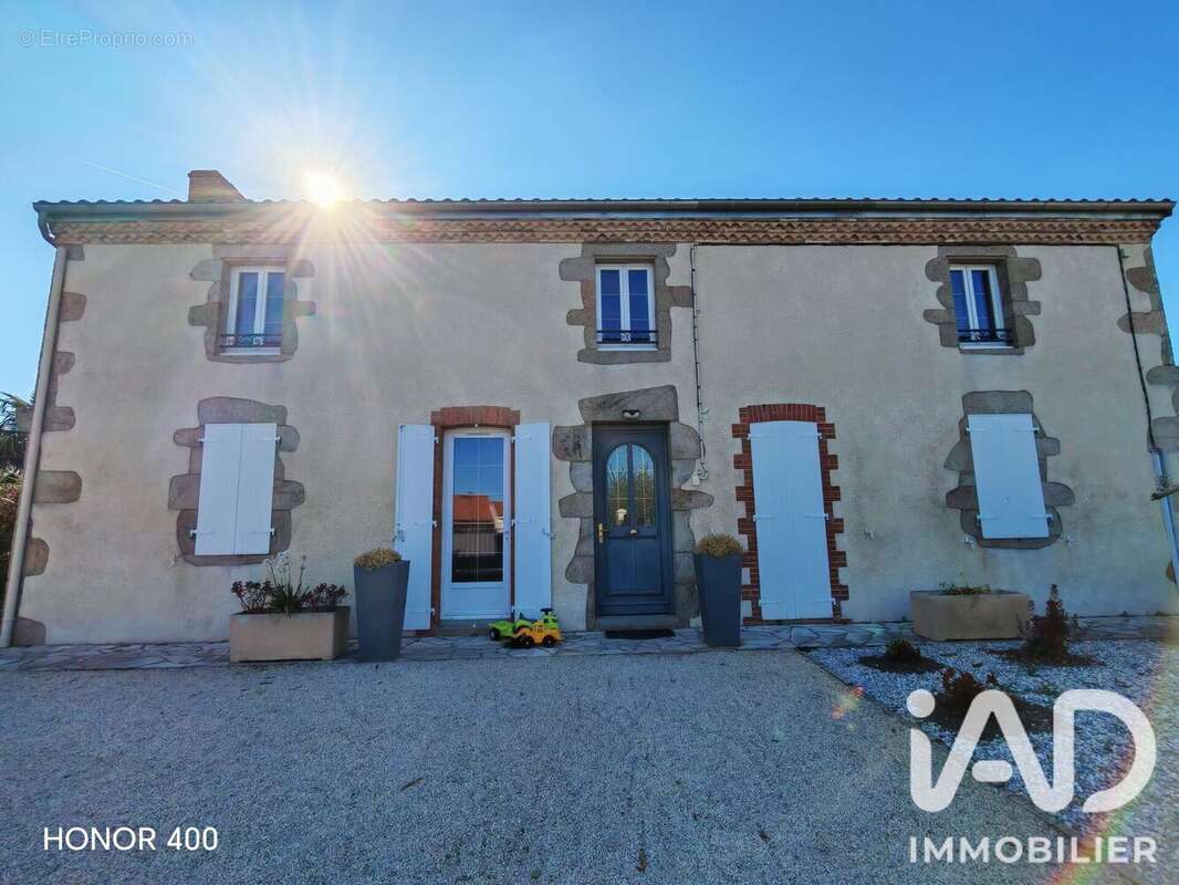 Maison 145 m² à Saint-Aubin-Du-Plain  - photo 2