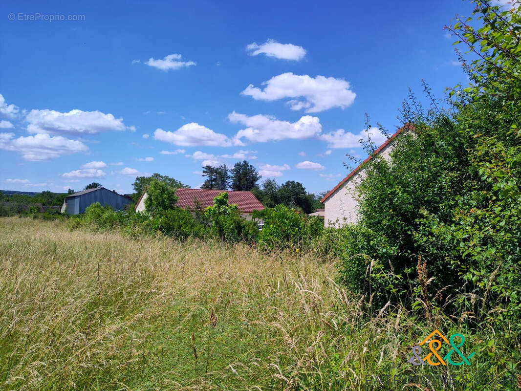 Terrain à SAINT-MAURICE-LE-VIEIL