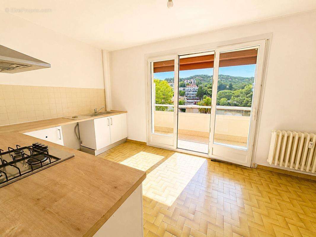 Appartement à HYERES