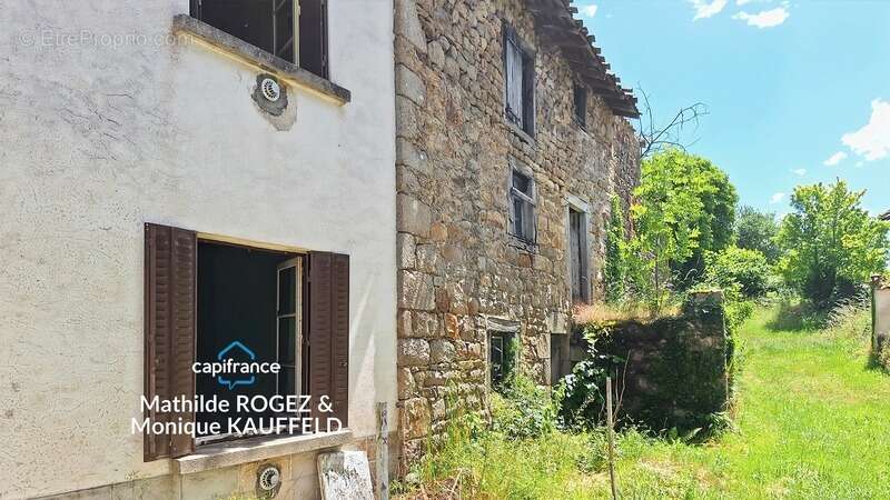 Maison à rénover avec grange en pierre, source et 7 000 m² de terrain - Saint Gervais Sous Meymont (63) - photo 27