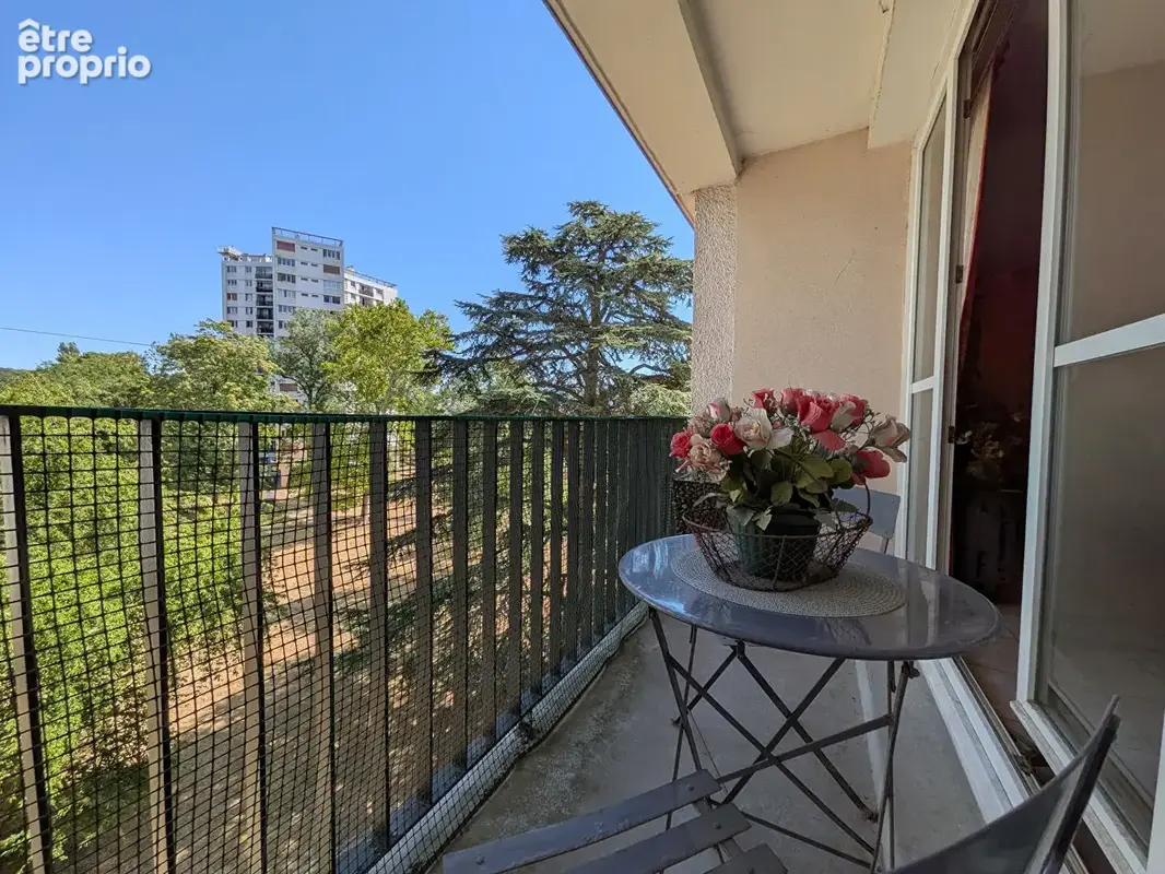 Appartement lumineux avec balcon, cave et parking  Résidence verdoyante - photo 5