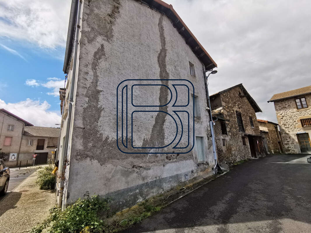 Maison à SAINT-ALYRE-D'ARLANC