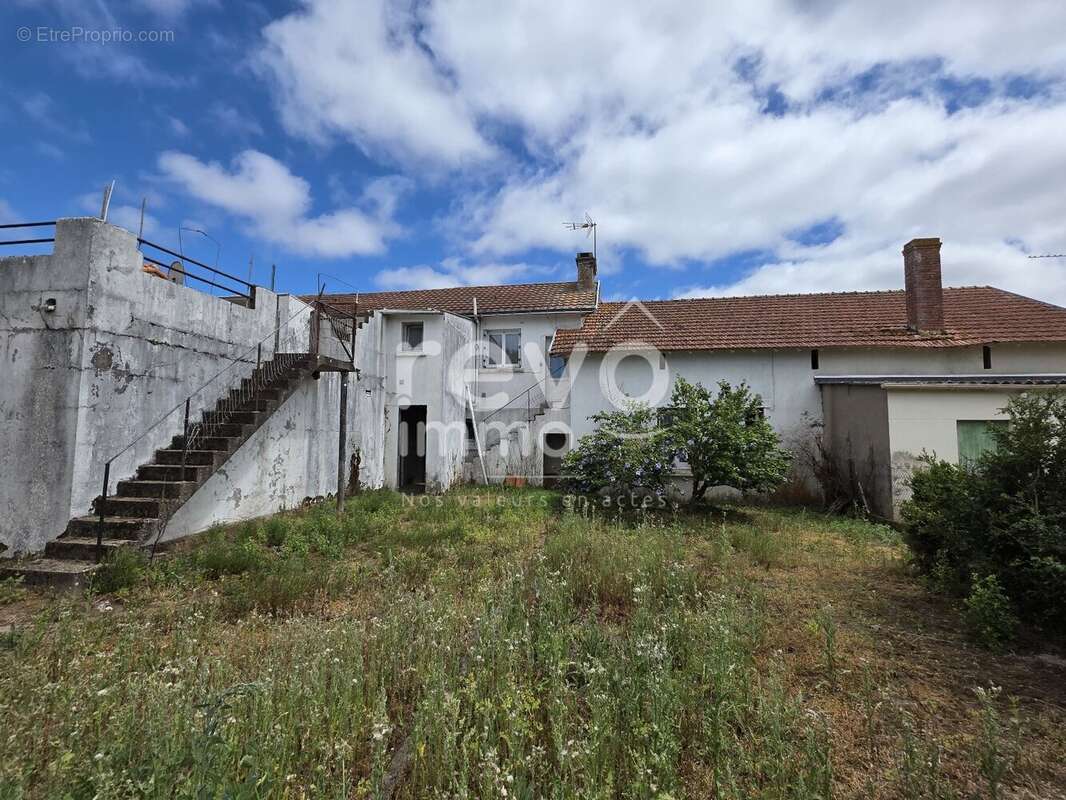 Maison familiale 175m² SAINT-COLOMBAN 44310 - photo 2