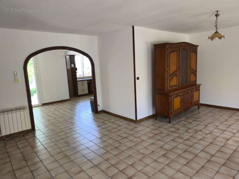 Villa sur sous sol avec 2 terrasses et jardin burlats - photo 6