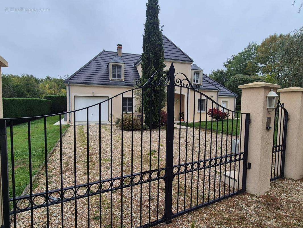 Maison à MONTGIVRAY