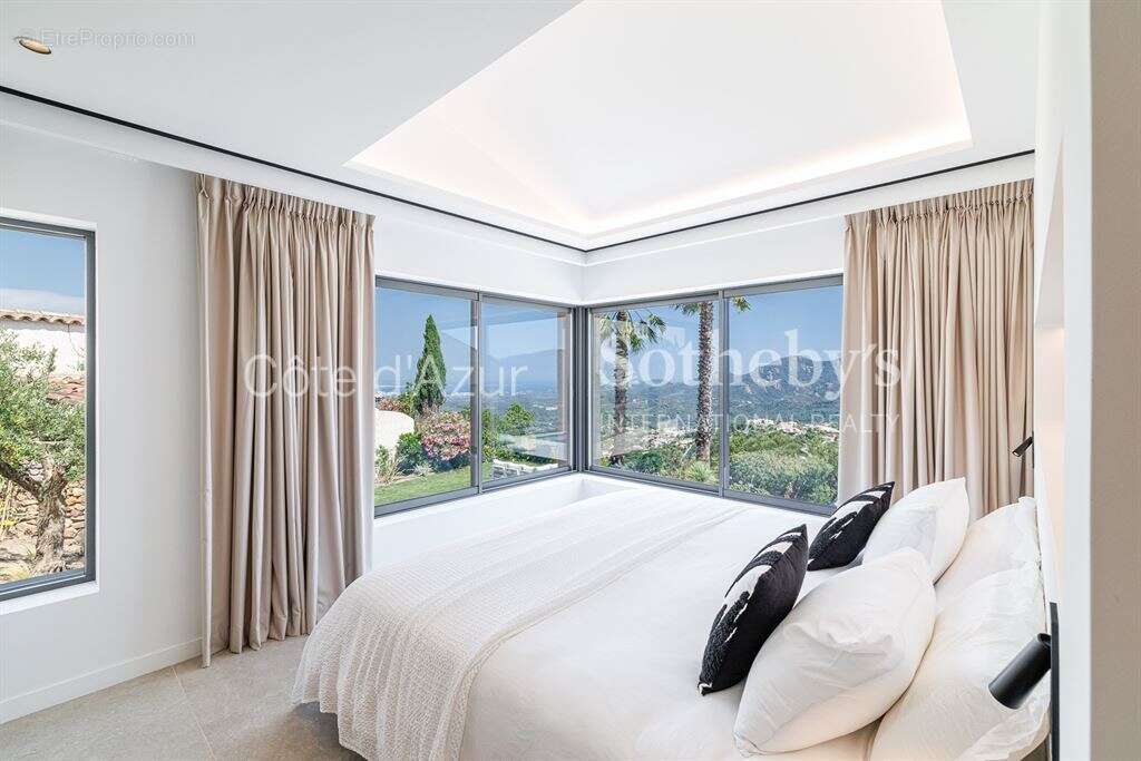 Proche Mandelieu villa contemporaine vue mer 290 m2 piscine calme absolu - photo 12