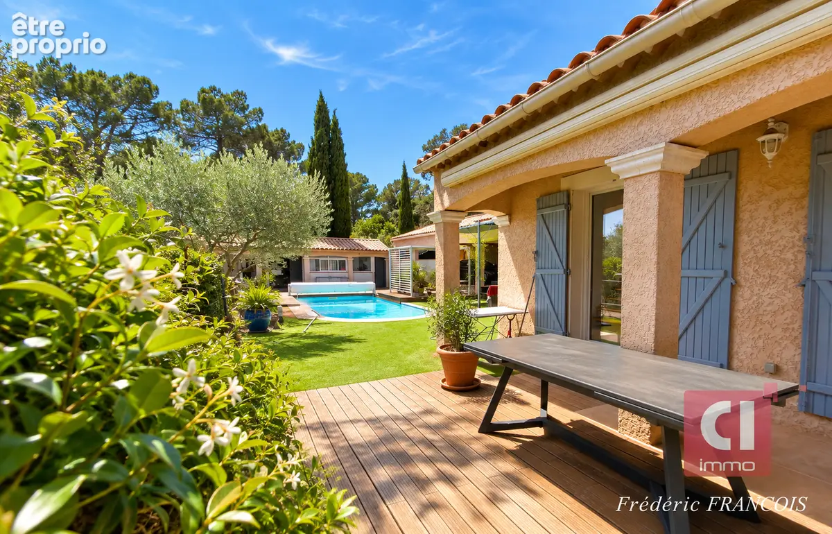 Villa 6 pièces - 169,59 m² - piscine - dépendance - terrain de 1 650 m²  - vue dégagée - photo 4