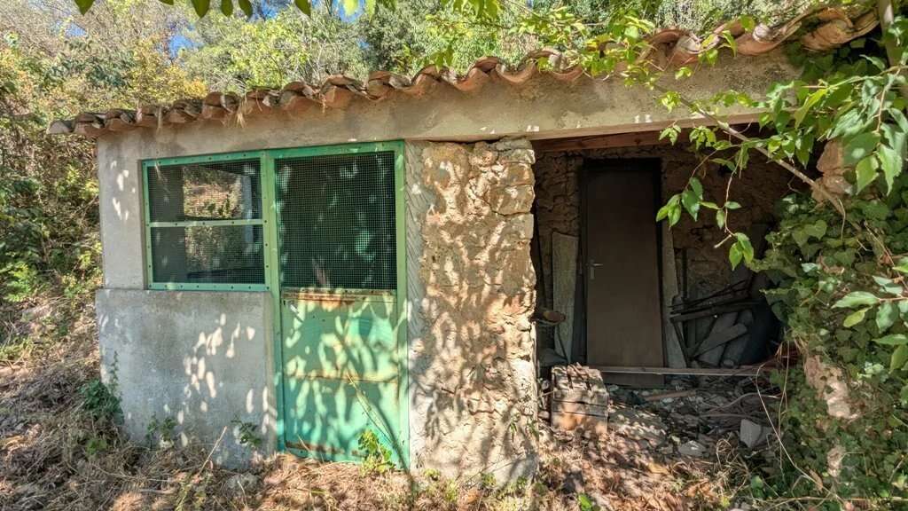 MONTFORT-SUR-ARGENS - Terrain constructible 940m² dans le village - photo 2