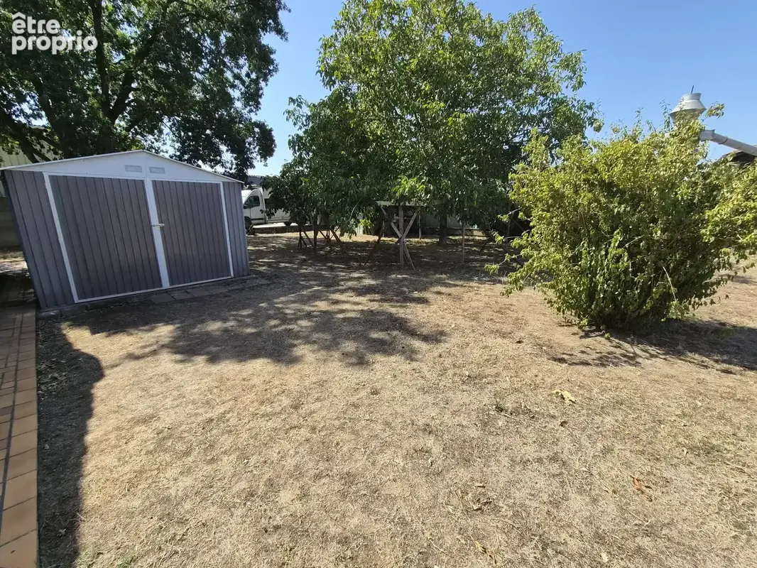 Maison d'habitation avec un local professionnel - photo 2