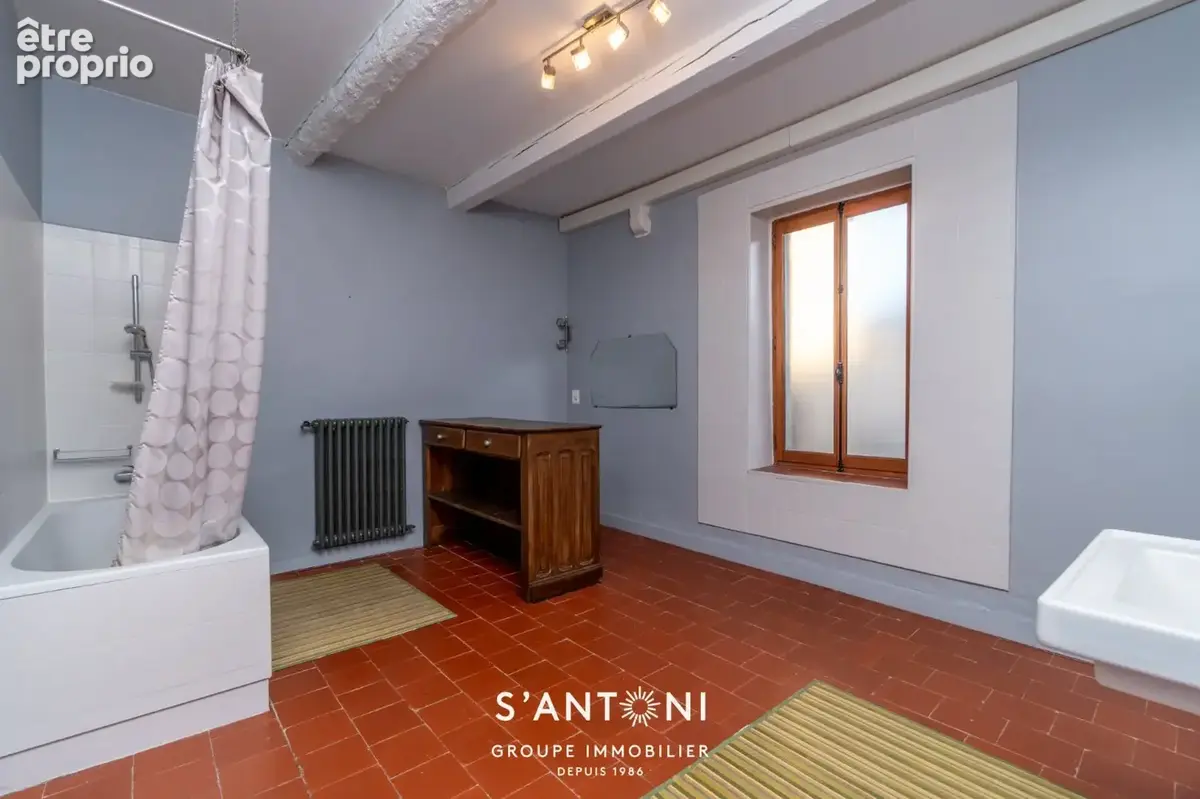 BESSAN: Maison de caractère 325 m² avec cour, proche centre et commodités - photo 12