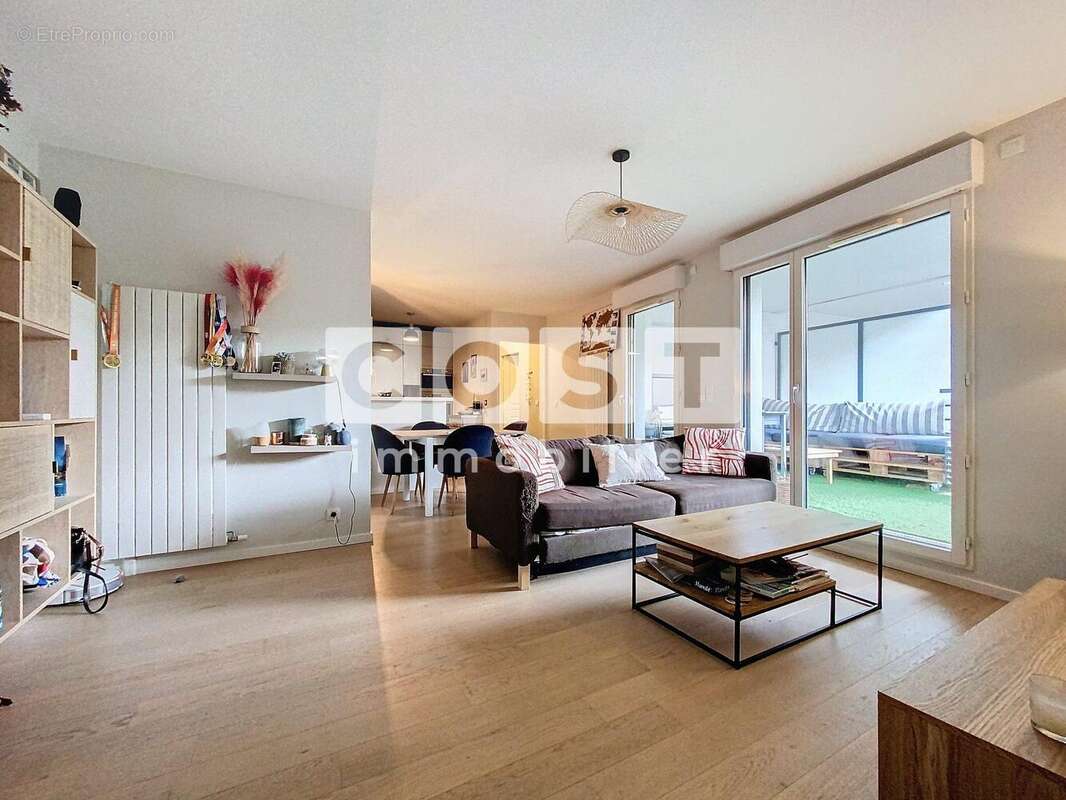 Appartement à COURBEVOIE