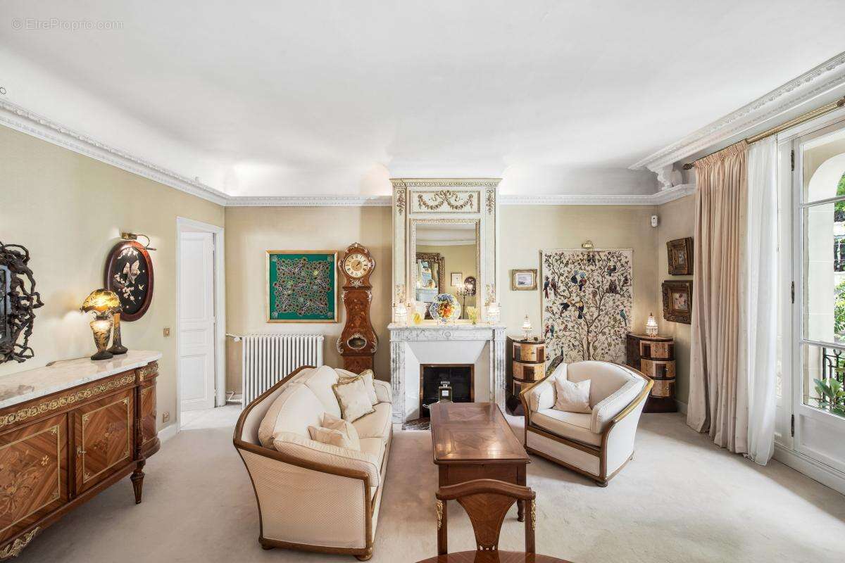 Appartement à NEUILLY-SUR-SEINE