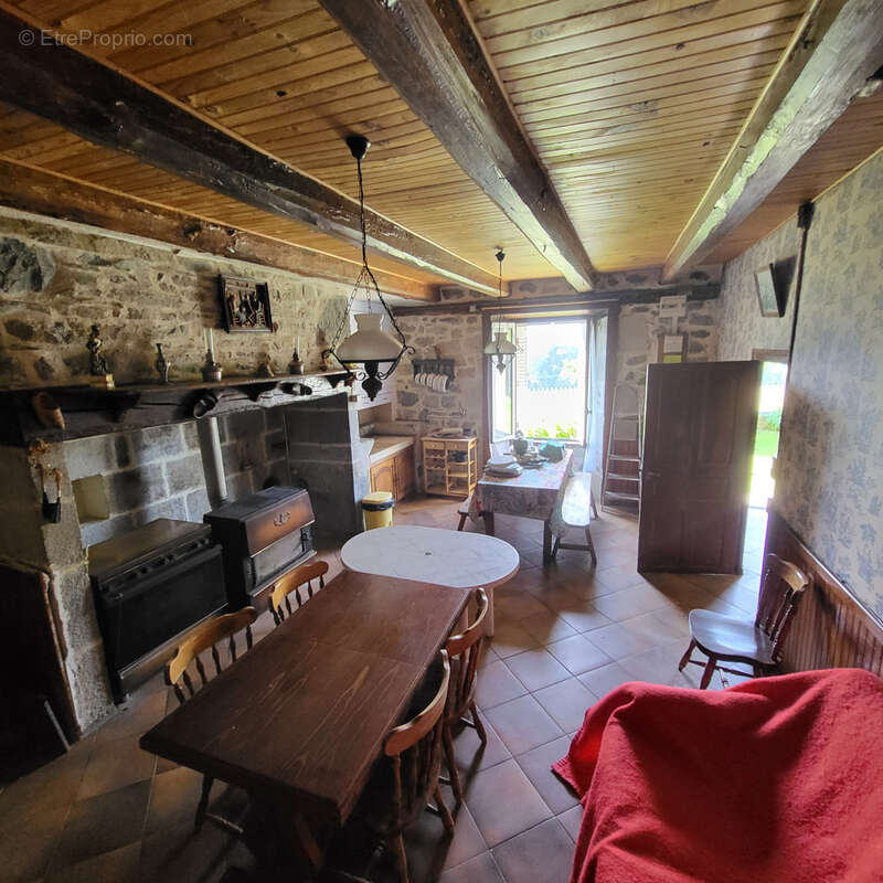 Maison à RIOM-ES-MONTAGNES