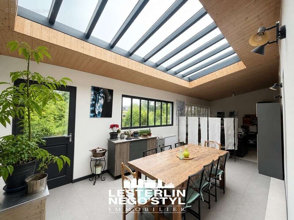 Maison 172 m² à Beaurepaire  - photo 2