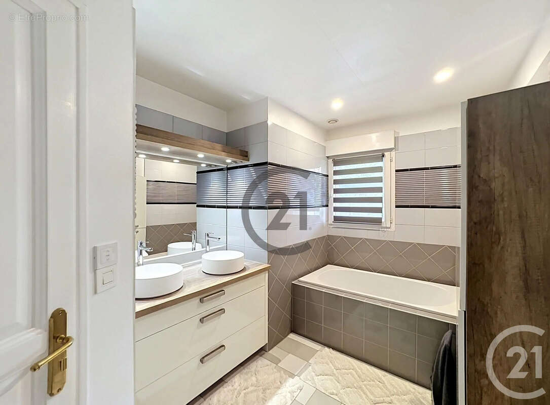 Maison 163 m² à Saint-Martin-Du-Tertre  - photo 6