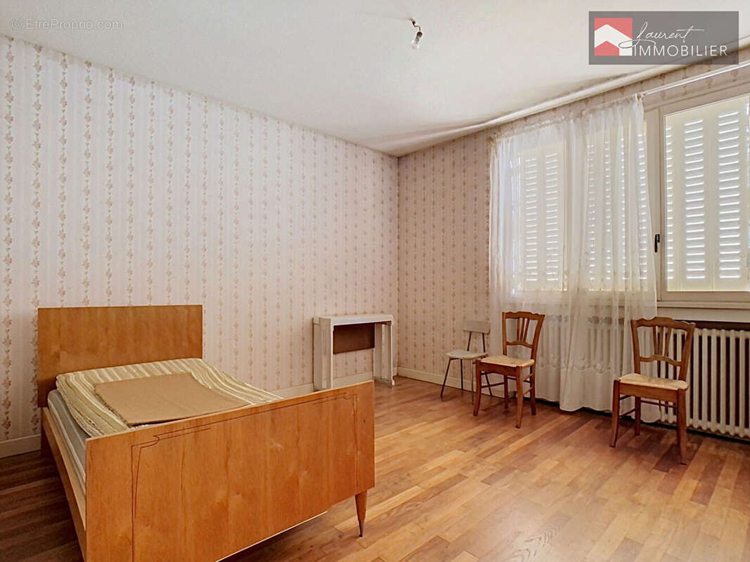 Ensemble immobilier avec maison d'habitation, ancienne ferme, nombreuses dépendances et terrain de 6 236 m² - photo 9