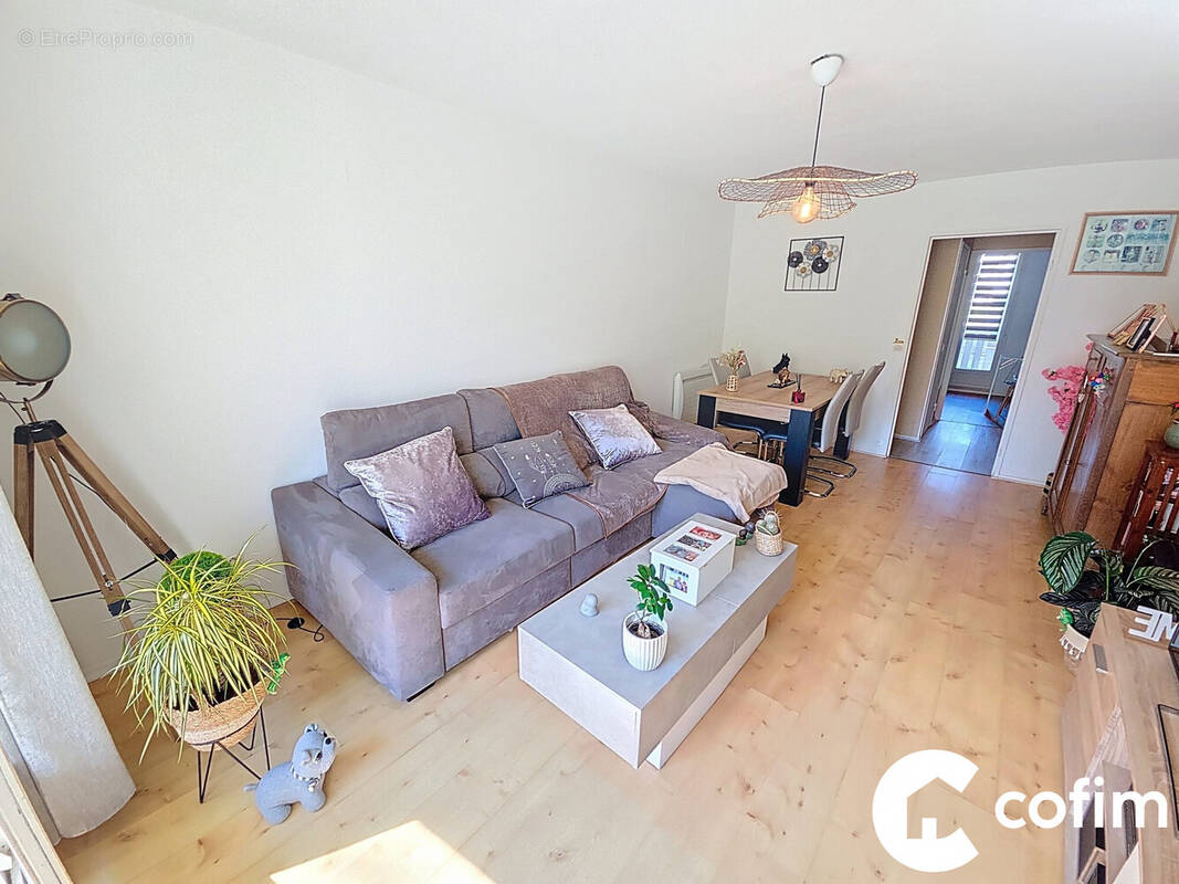 Appartement à LONS
