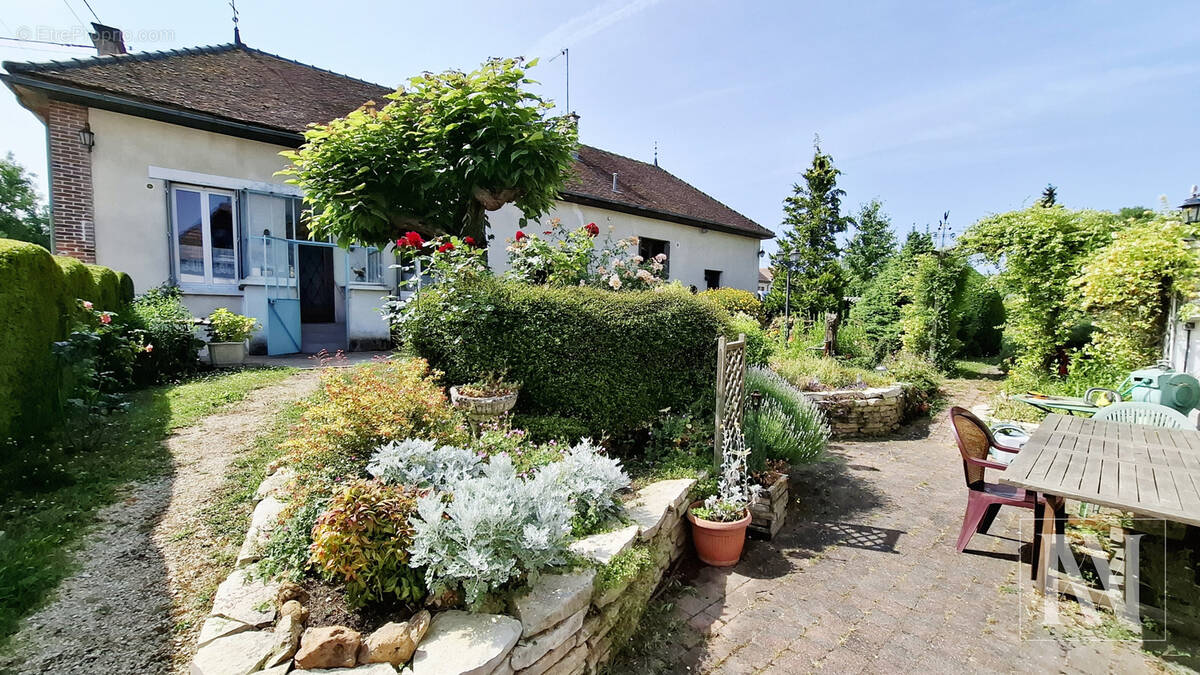 Maison à LUSIGNY-SUR-BARSE