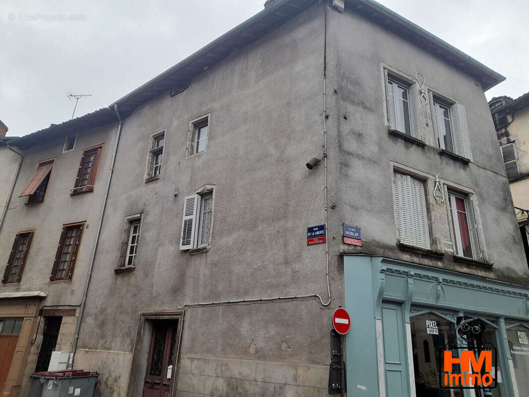 Appartement à SAINT-LEONARD-DE-NOBLAT