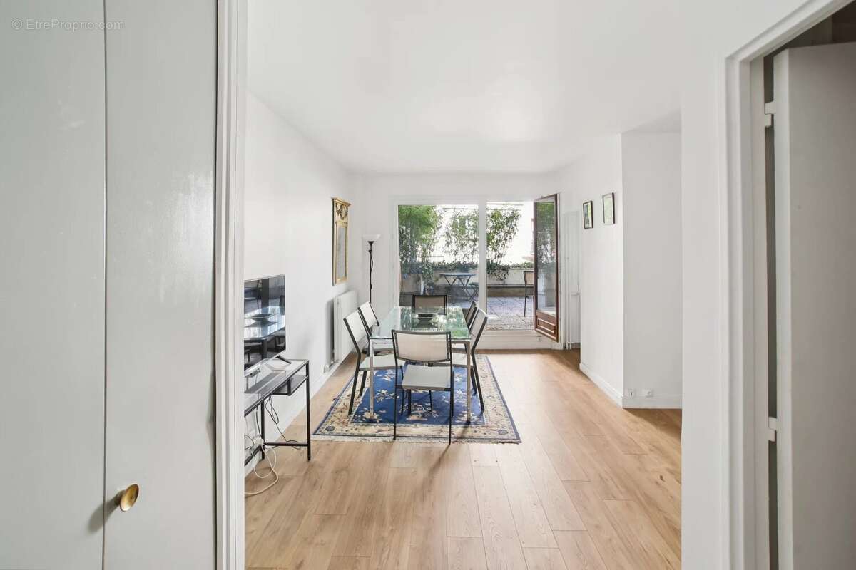 Appartement à PARIS-16E