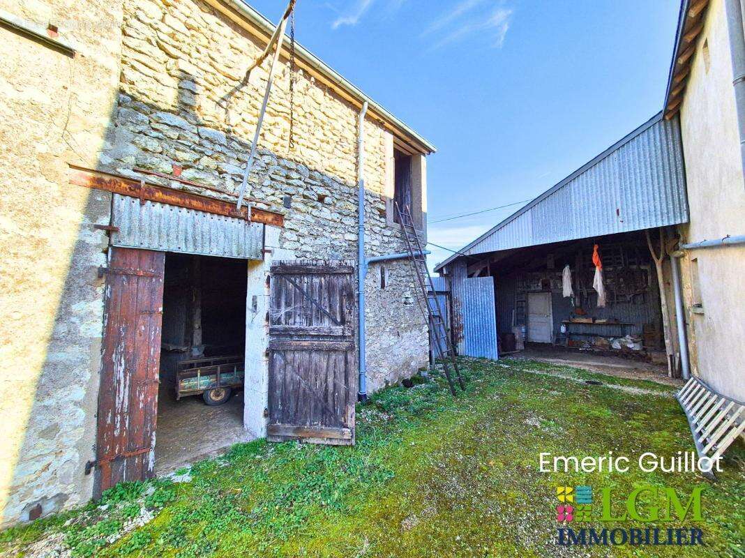 Maison à LA CHAPELLE-SAINT-MARTIN-EN-PLAINE