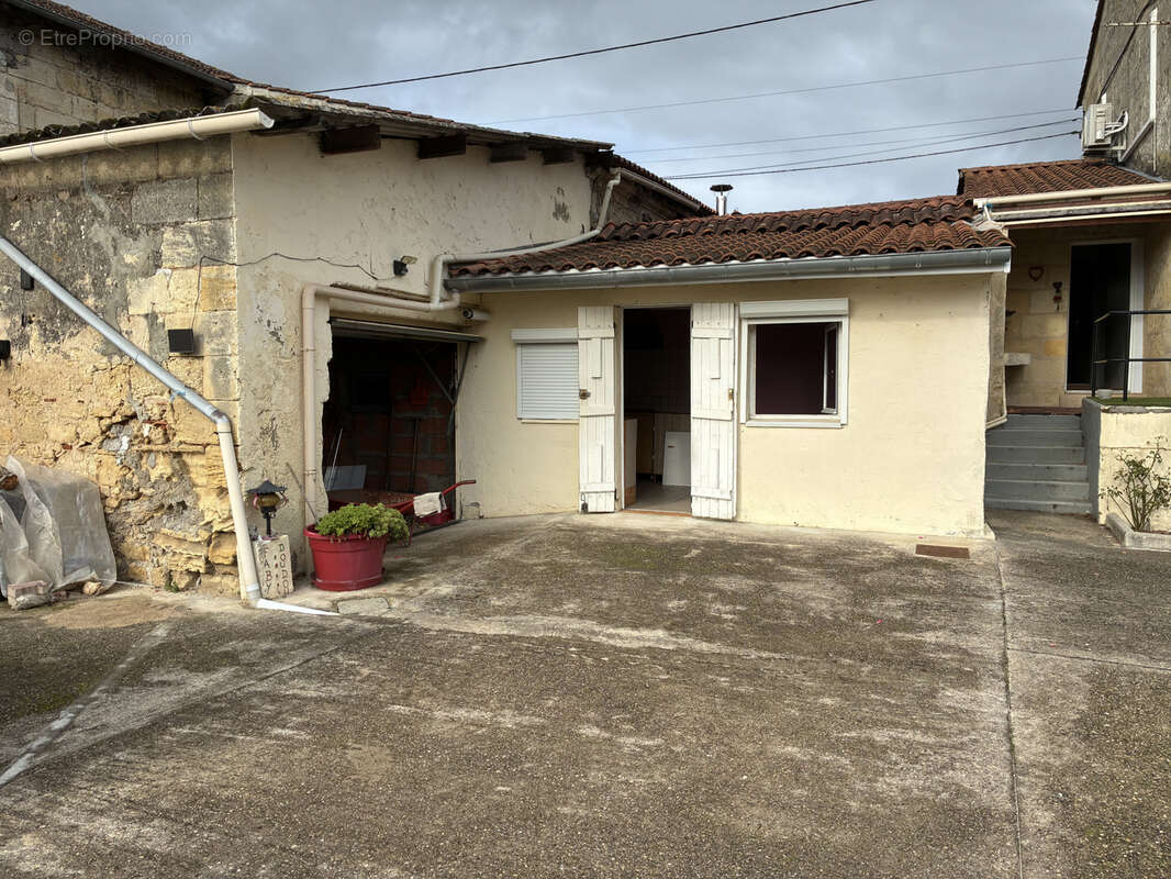 Maison à SAINT-MAGNE-DE-CASTILLON