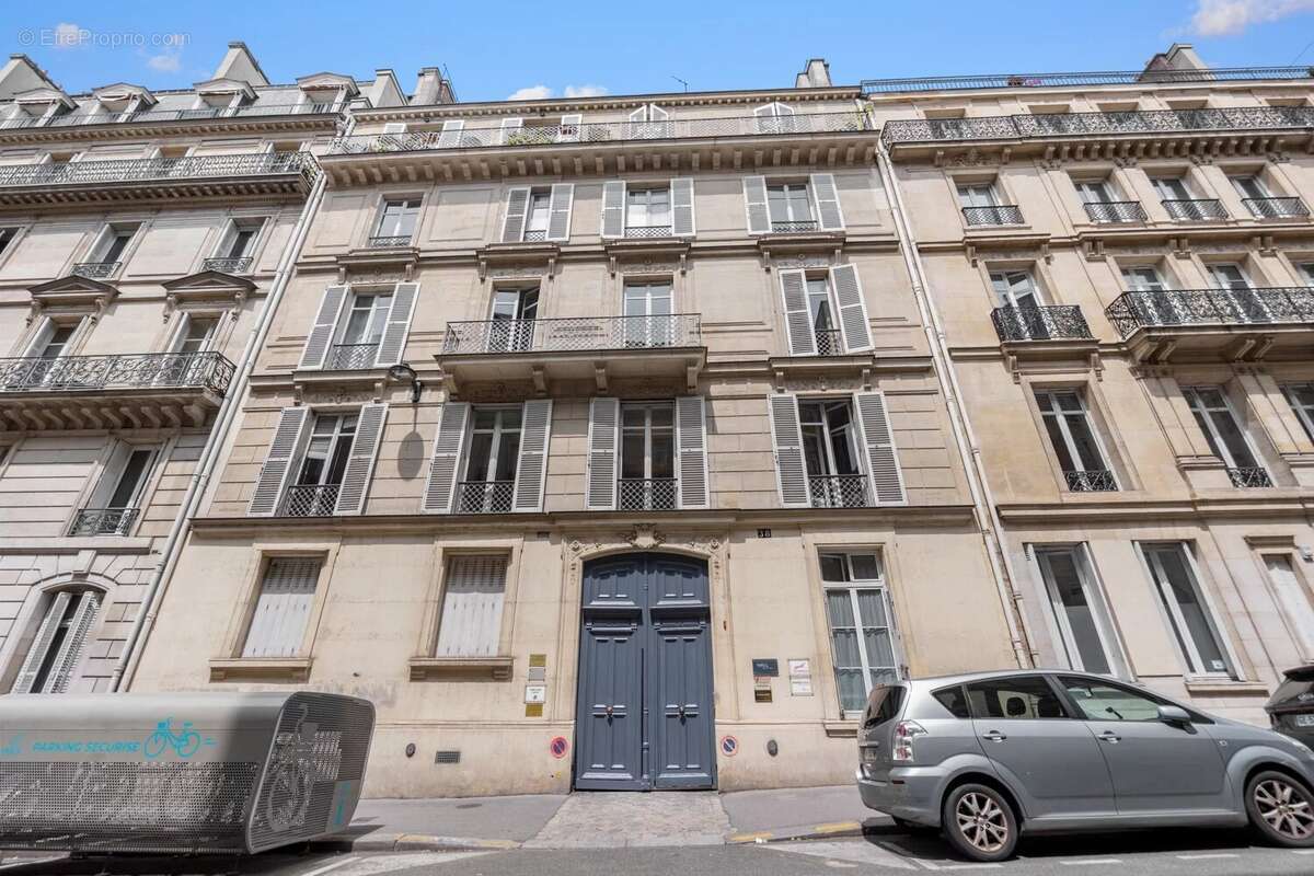Appartement à PARIS-8E