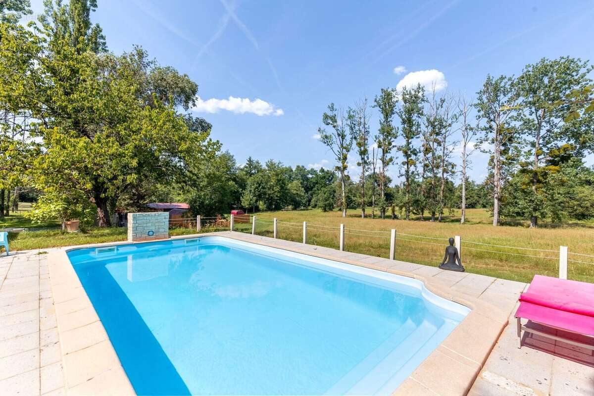 Maison 270 m² à Galgon  - photo 6