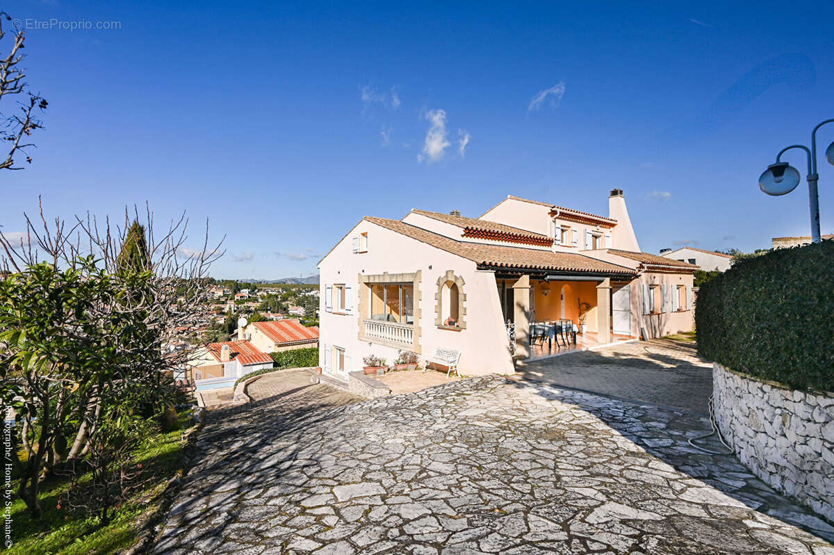 Maison Carnoux En Provence 7 pièce(s) 220m2 - photo 4