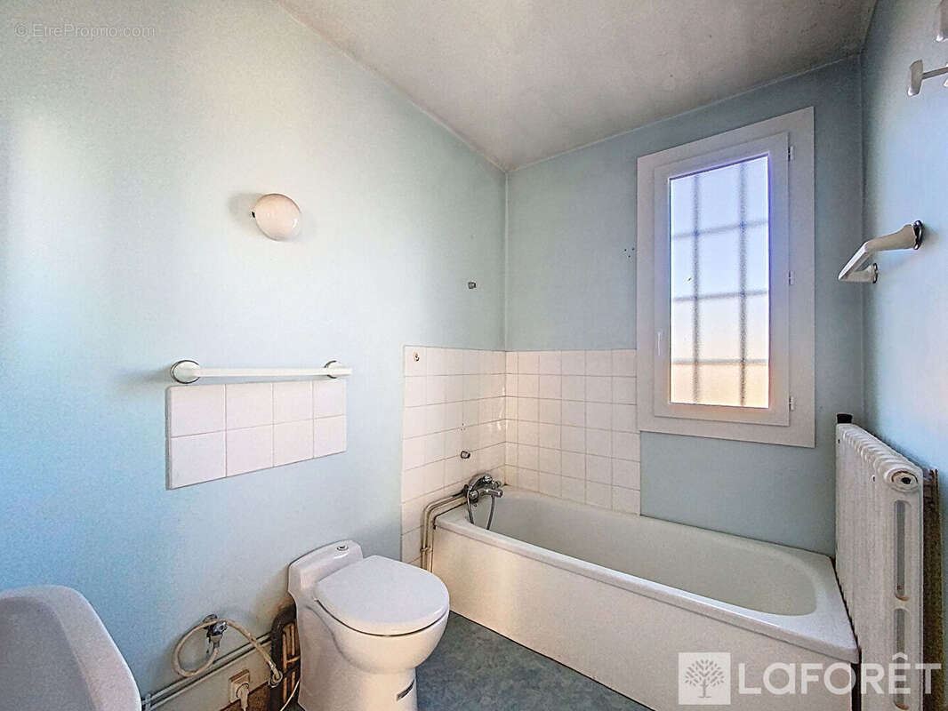 Commerce à LA ROMAGNE