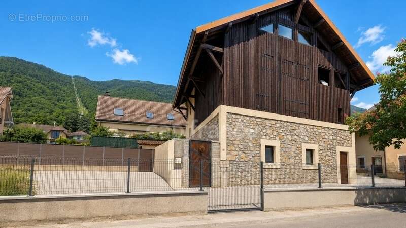 Maison à CROZET