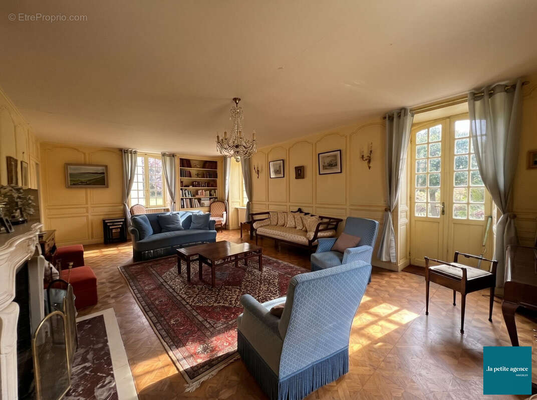 Maison 263 m² à Audouville-La-Hubert  - photo 2