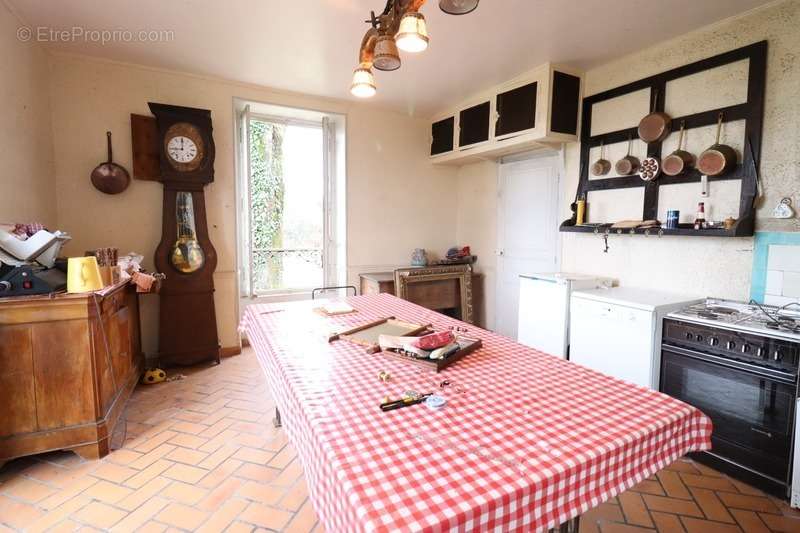 Maison à MAILHAC-SUR-BENAIZE