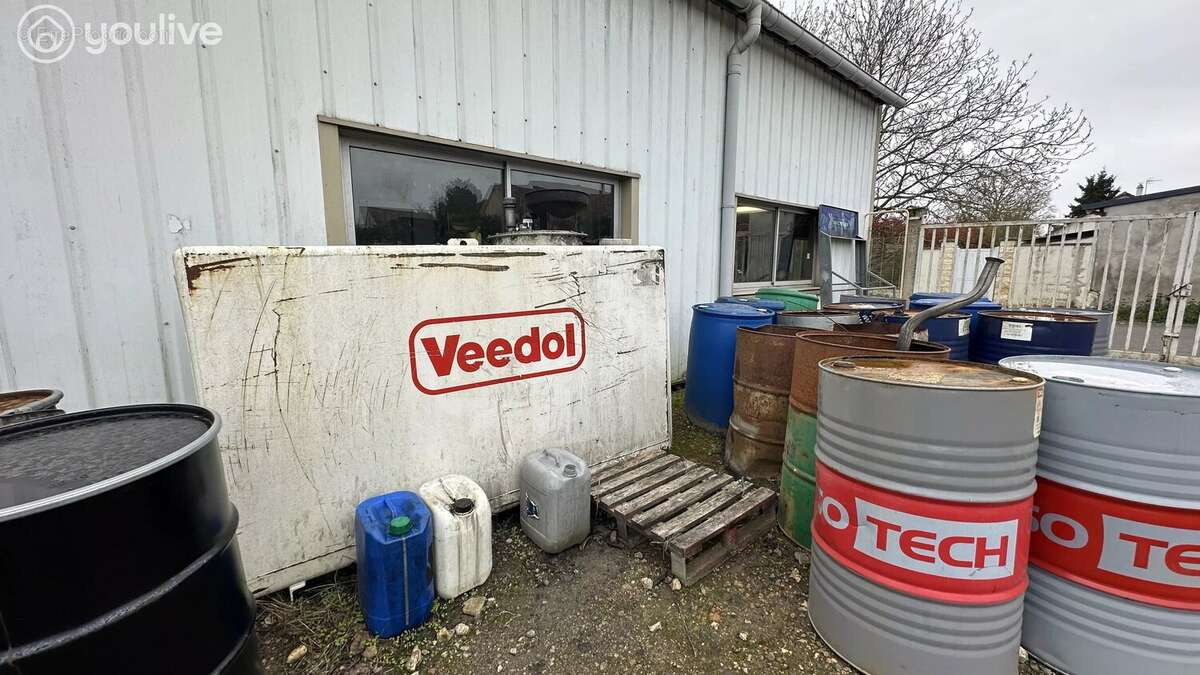 Commerce à MONTIGNY-LE-CHARTIF