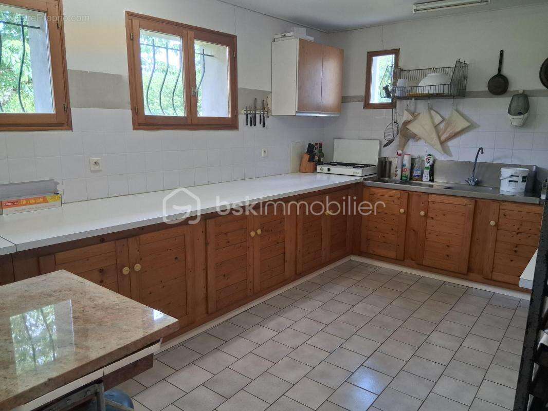 Coup de Coeur Maison de plain-pied avec dépendances sur un parc arboré de 3 937 m² - photo 11