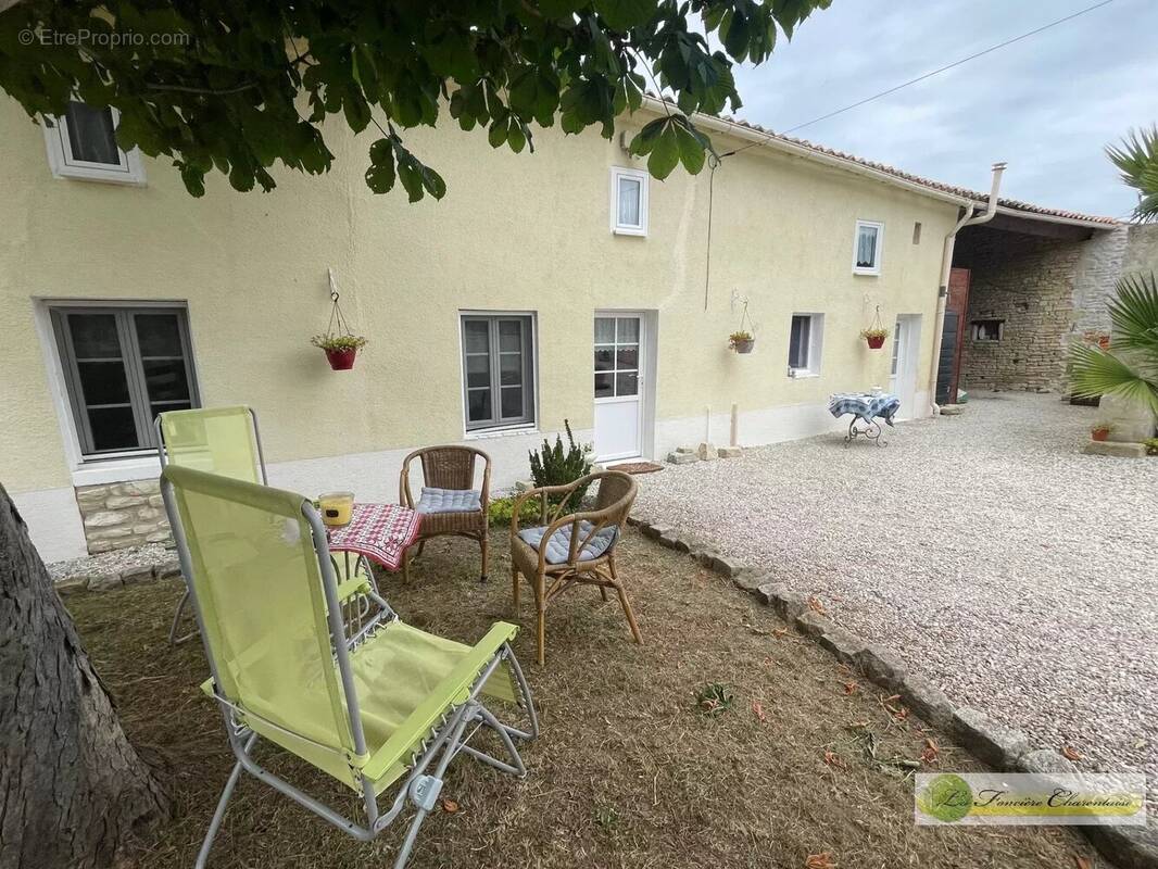 Maison à SAINT-FRAIGNE